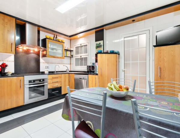 Piso en venta en La Plana - Montesa