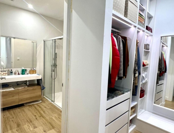 Piso en venta en avenida del Regne de València, 75