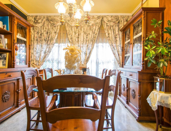 Chalet adosado en venta en Alcalde L. Uruñuela - Palacio de Congresos