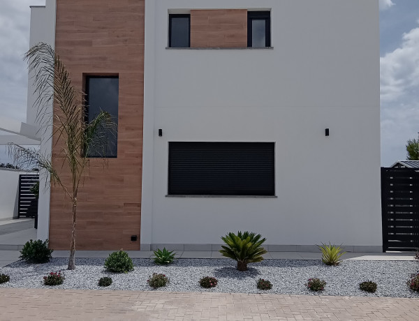 Front Line Roda Real Estate