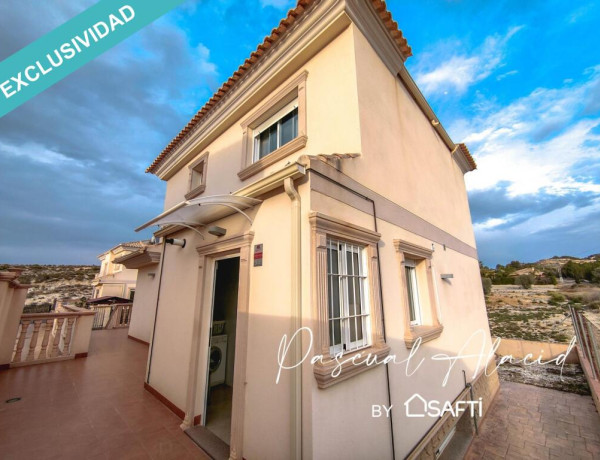 ¡Descubre el encanto de vivir en plena tranquilidad, en la mejor urbanización de Murcia y SIN PAGAR COMISIONES!