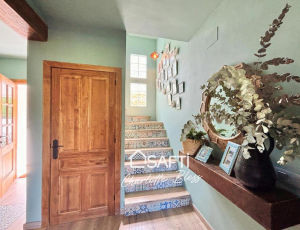 Vivienda unifamiliar con mucho encanto en las montañas de la Urbanización Mas Mestre