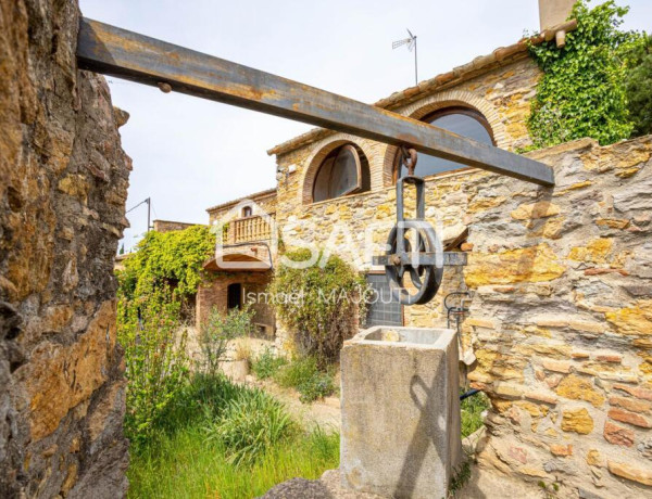 Masía de 8 habitaciones ideal para turismo rural en La Bisbal d’Empordà