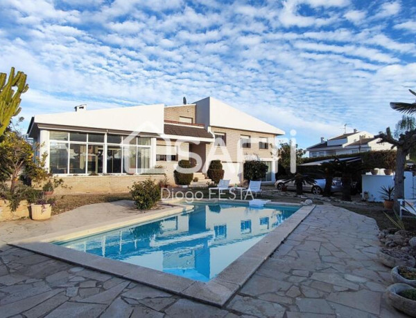 MAGNIFICO XALET EN ALCANAR PLAYA DE 400m2