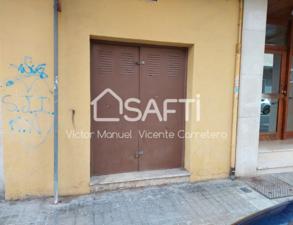 Local comercial con terraza trasera 