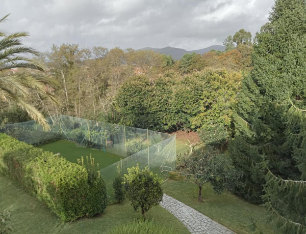 GRAN OPORTUNIDAD, excelente chalet con piscina y cancha de tenis/padel, en venta en Fontecarmoa, Vilagarcia de Arousa