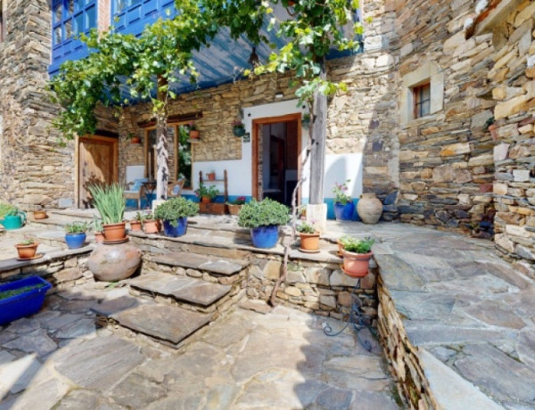 Residential building For sell in Santiago millas in León 