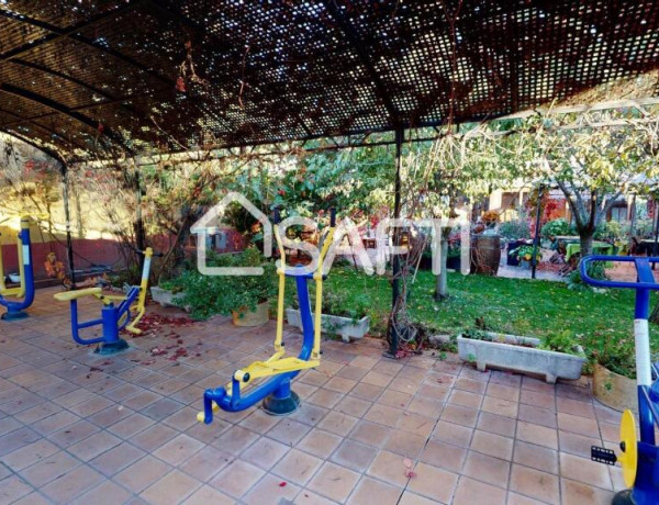 Residential building For sell in Valencia De Don Juan in León 