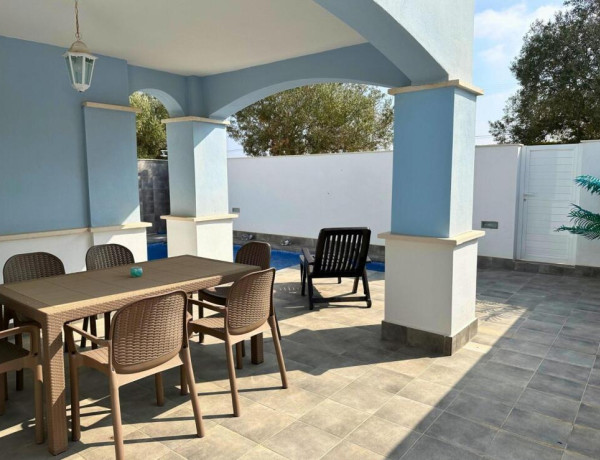 Vivienda independiente con piscina privada.