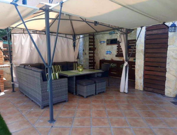 EXCELENTE CHALET EN UGENA