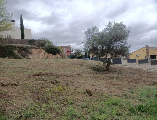 Terreno llano esquinero a 30min de Barcelona.