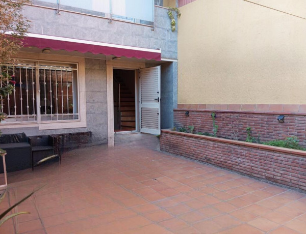 ¡Bajo dúplex de 189.25m2, con terraza , 3 dormitorios 3 baños, en Vilapicina i la Torre Llobeta, Nou Barris!