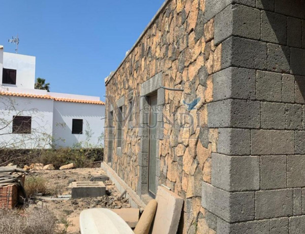 SE VENDE FANTASTICA VILLA CON VISTAS AL MAR EN EL ROQUE