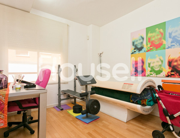 Amplio piso de 112  m² en Avenida Avinguda de Collserola,  08750 Molins de Rei (Barcelona)