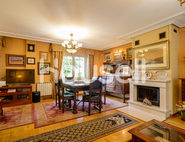 Chalet en venta de 304 m² Calle las Gardenias33423 Llanera (Asturias)