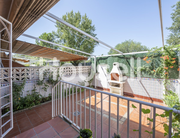 Chalet en venta de 131 m² Calle Ramón María Valle Inclán, 28806 Alcalá de Henares (Madrid)