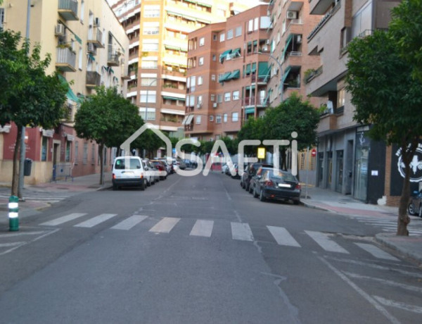 Tres dormitorios. Avenida Santa Marina