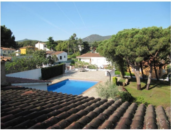 Casa-Chalet en Venta en Santa Cristina D Aro Girona Ref: VC-8552