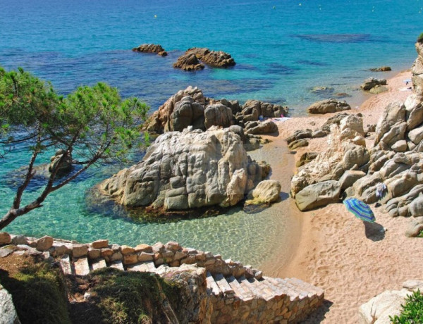 Residential land For sell in Castell Platja D Aro in Girona 