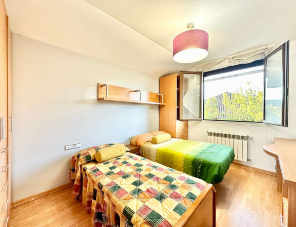 Casa-Chalet en Venta en Elburgo Álava