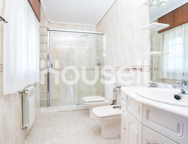 Chalet en venta de 312 m² Avenida Salvador Allende, 15176 Oleiros (A Coruña)