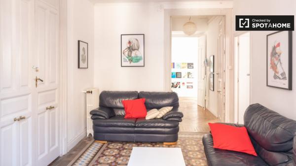 Habitación soleada en piso de 12 habitaciones en Sol, Madrid