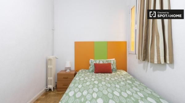 Habitación en apartamento de 4 dormitorios en Almagro y Trafalgar, Madrid