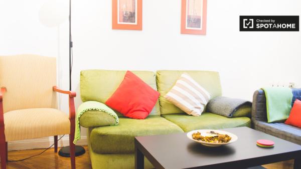 Habitación en apartamento de 4 dormitorios en Almagro y Trafalgar, Madrid