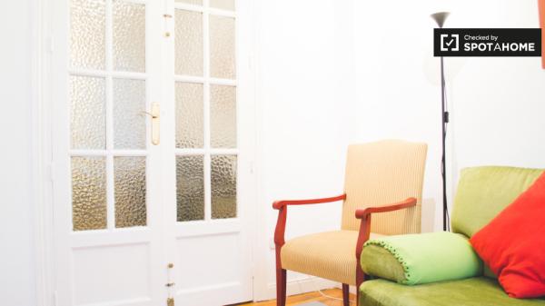 Habitación en apartamento de 4 dormitorios en Almagro y Trafalgar, Madrid