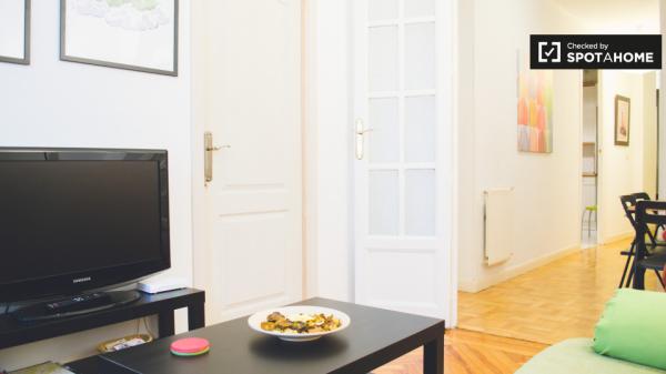 Habitación en apartamento de 4 dormitorios en Almagro y Trafalgar, Madrid