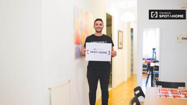 Habitación en apartamento de 4 dormitorios en Almagro y Trafalgar, Madrid
