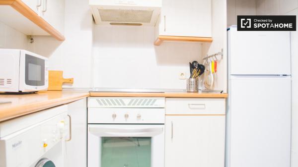 Habitación en apartamento de 4 dormitorios en Almagro y Trafalgar, Madrid