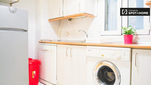 Habitación en apartamento de 4 dormitorios en Almagro y Trafalgar, Madrid