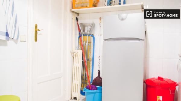 Habitación en apartamento de 4 dormitorios en Almagro y Trafalgar, Madrid
