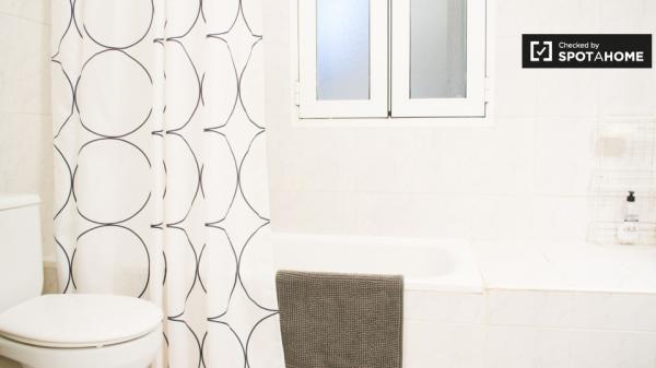 Habitación en apartamento de 4 dormitorios en Almagro y Trafalgar, Madrid