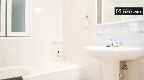 Habitación en apartamento de 4 dormitorios en Almagro y Trafalgar, Madrid