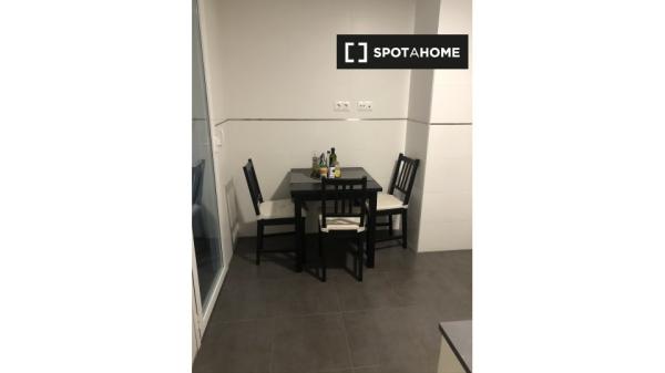 Room in shared apartment in Móstoles