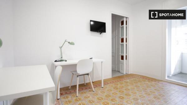 Acogedora habitación en alquiler, apartamento de 9 habitaciones, Prat de LLobregat.