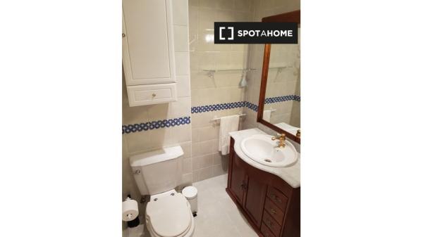 Alquiler de habitaciones en piso de 6 habitaciones en Alcalá De Henares