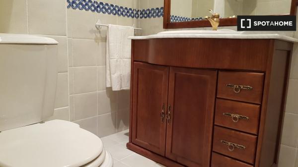 Alquiler de habitaciones en piso de 6 habitaciones en Alcalá De Henares