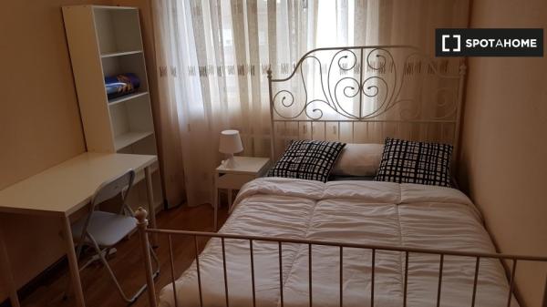 Alquiler de habitaciones en piso de 6 habitaciones en Alcalá De Henares