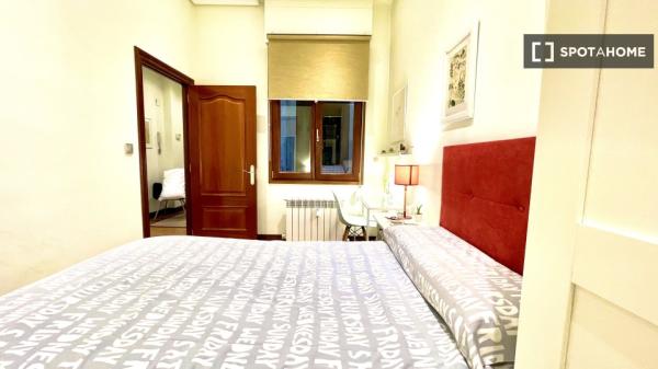 Room in 4-bedroom apartment in Abando and Indautxu, Bilbao