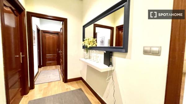 Room in 4-bedroom apartment in Abando and Indautxu, Bilbao