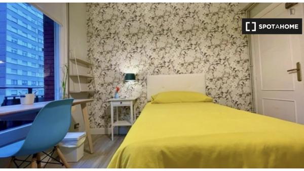 Habitación equipada en piso de 5 habitaciones en Indautxu, Bilbao