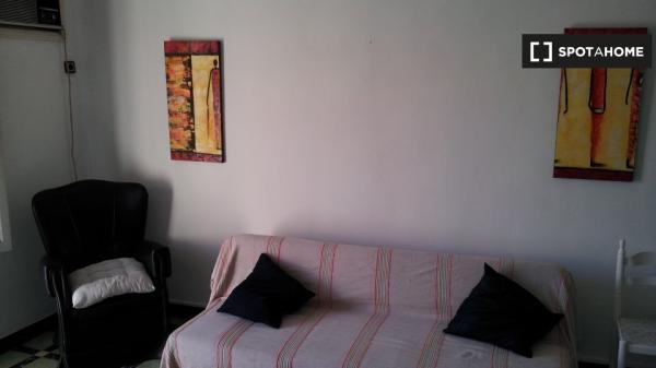Zimmer zu vermieten in einer schönen Wohngemeinschaft in Sevilla
