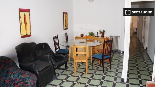 Zimmer zu vermieten in einer schönen Wohngemeinschaft in Sevilla