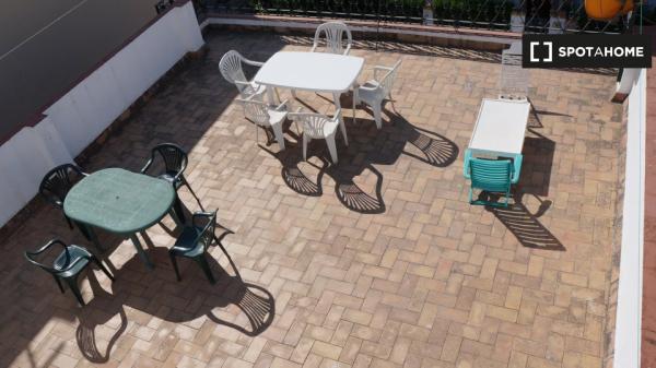 Zimmer zu vermieten in einer schönen Wohngemeinschaft in Sevilla