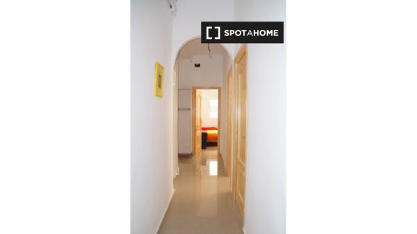 Zimmer zu vermieten in einer schönen Wohngemeinschaft in Sevilla