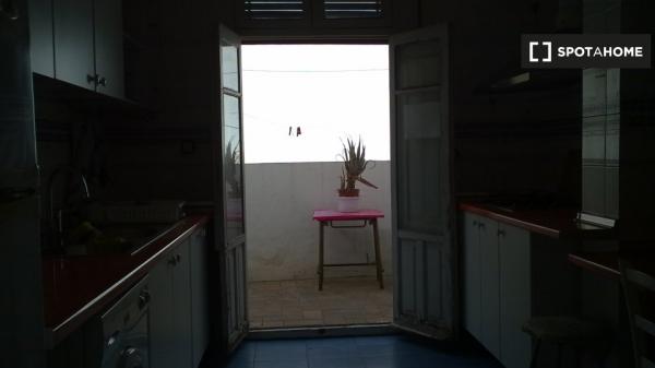 Zimmer zu vermieten in einer schönen Wohngemeinschaft in Sevilla