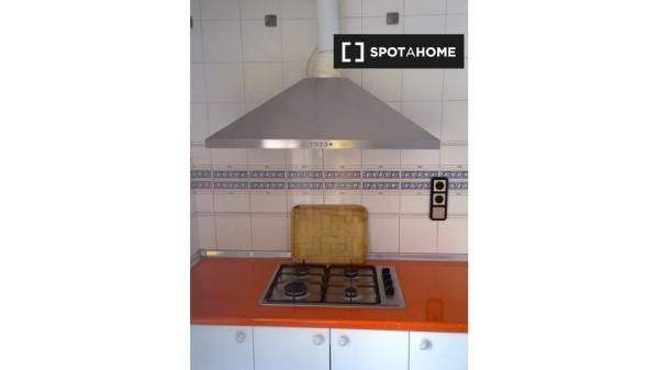 Zimmer zu vermieten in einer schönen Wohngemeinschaft in Sevilla